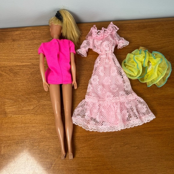 Mattel Vintage Barbie 1966 with Outfits - Picture 5 of 11